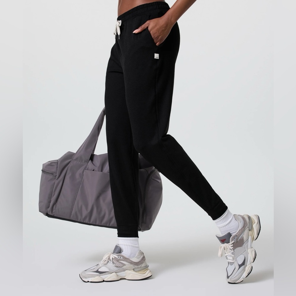 Like New: Vuori Performance Jogger DreamKnit Heather Black XL Regular Length